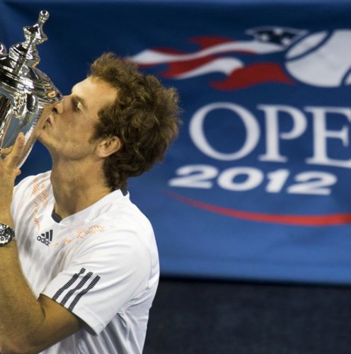 Andy Murray kisses the US Open