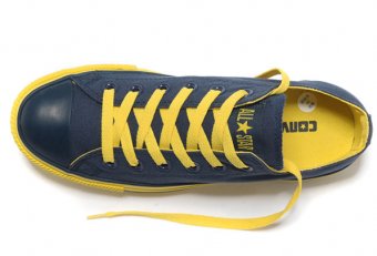 Yellow tennis shoes Chuck Taylor